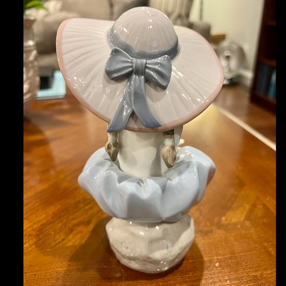 Lladro 5862 Fragrant Bouquet - retired piece- New Condition. - Picture 6 of 8